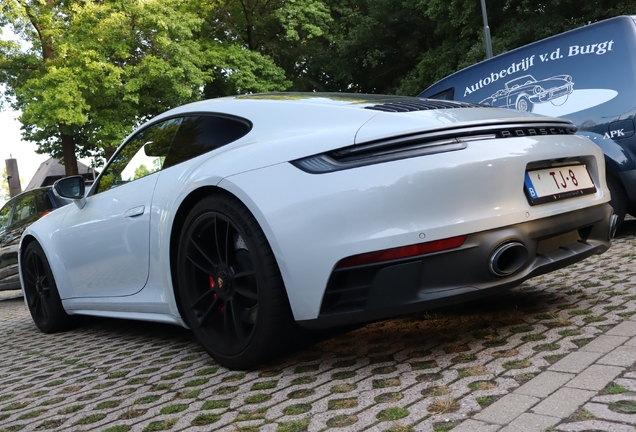 Porsche 992 Carrera 4 GTS