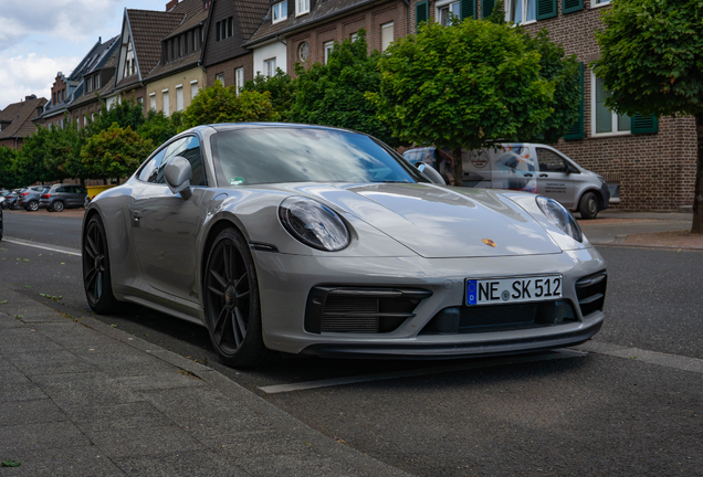 Porsche 992 Carrera 4 GTS