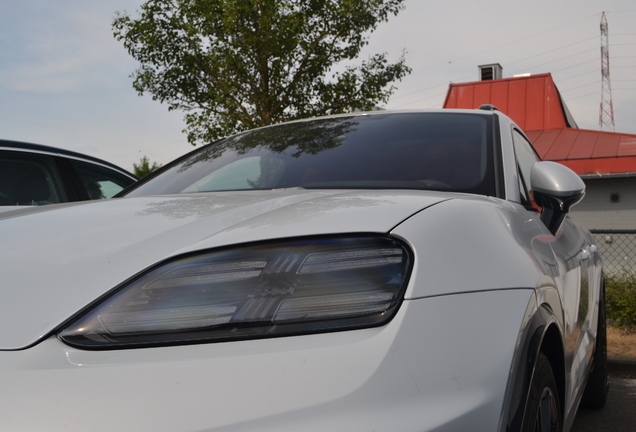 Porsche Macan EV Turbo