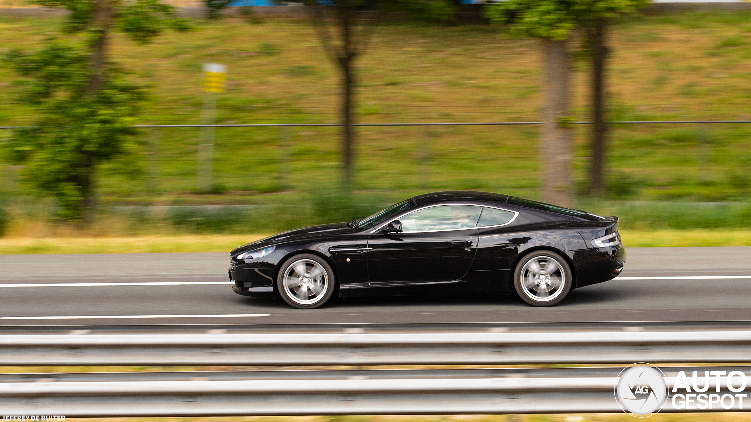 Aston Martin DB9