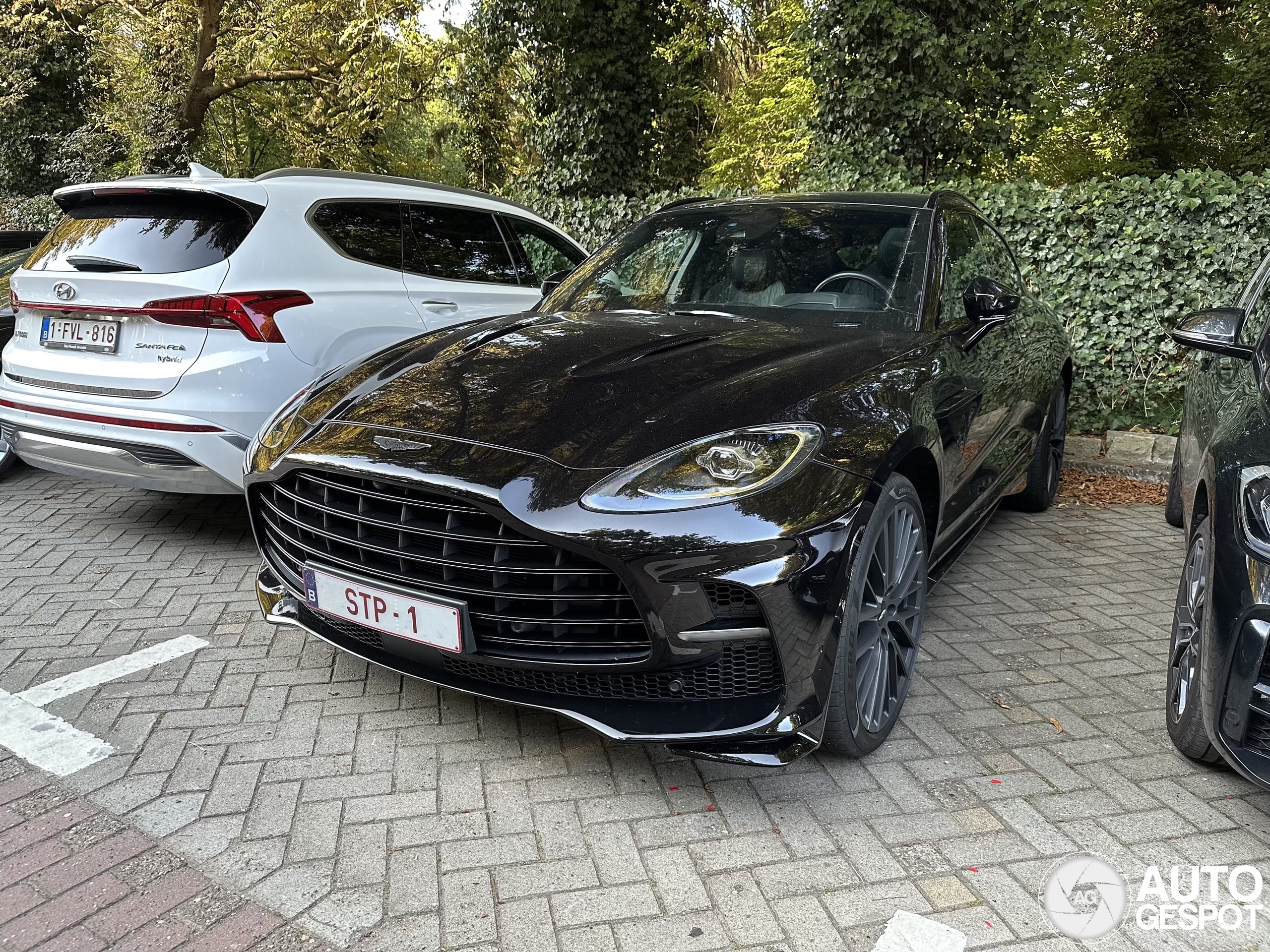 Aston Martin DBX707