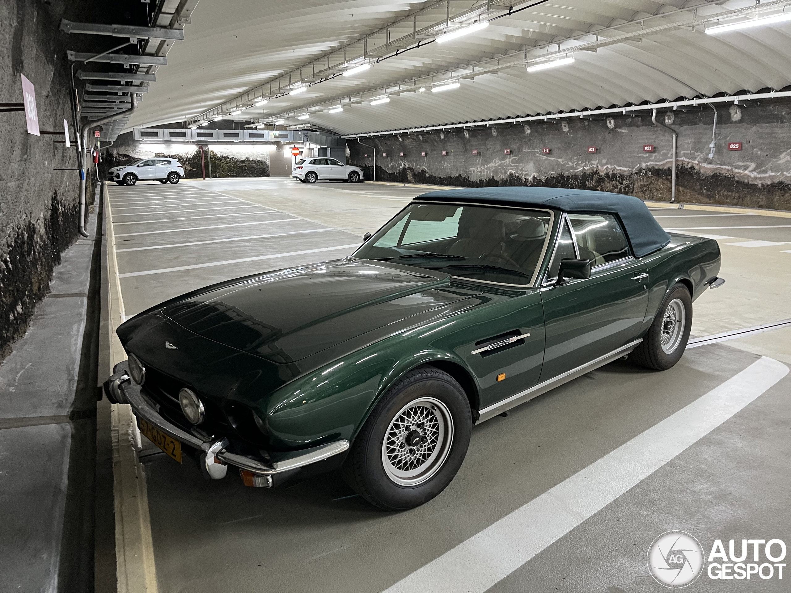 Nederlandse Aston Martin V8 Volante in Salzburg gespot