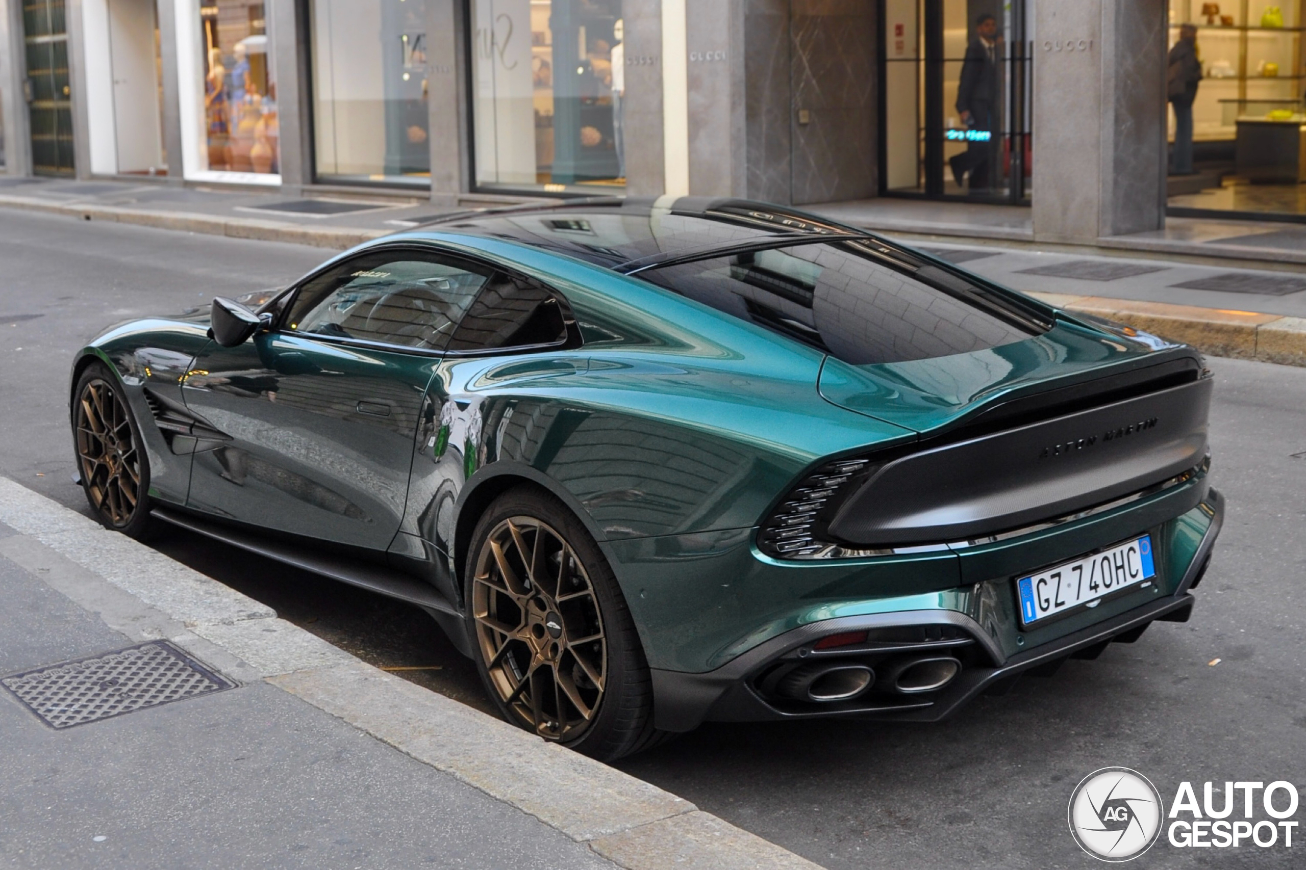 Aston Martin Vanquish 2025