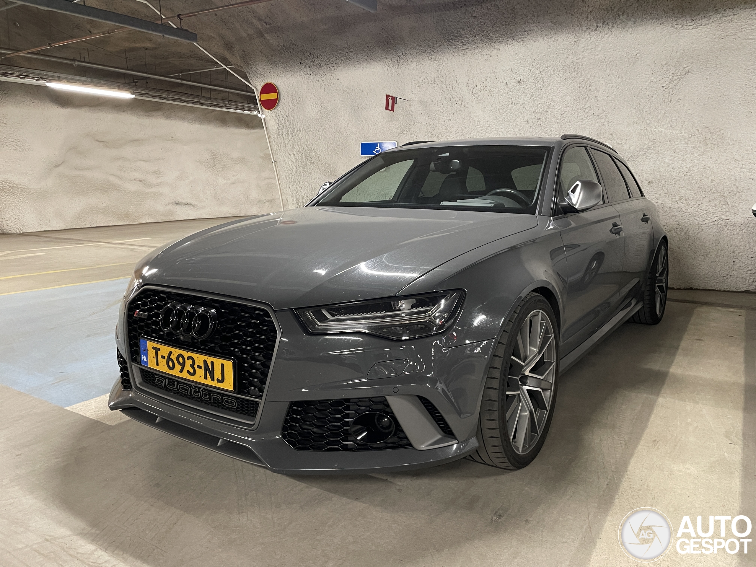 Audi RS6 Avant C7 2015