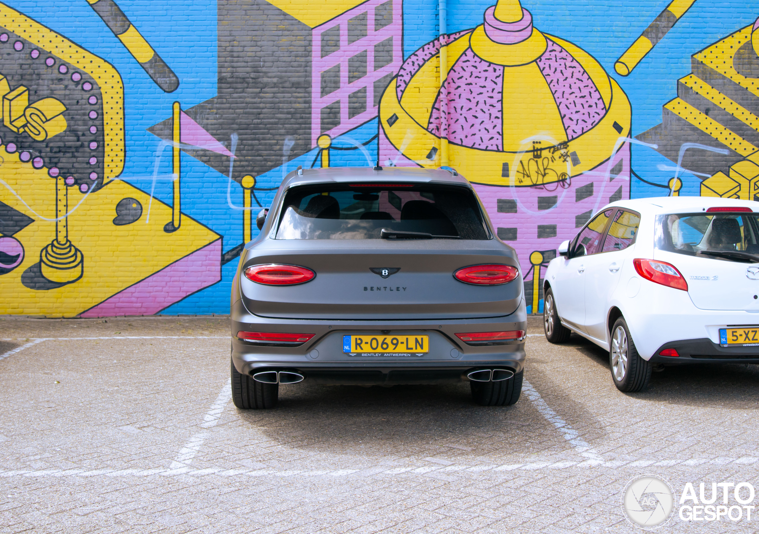 Bentley Bentayga Hybrid 2021