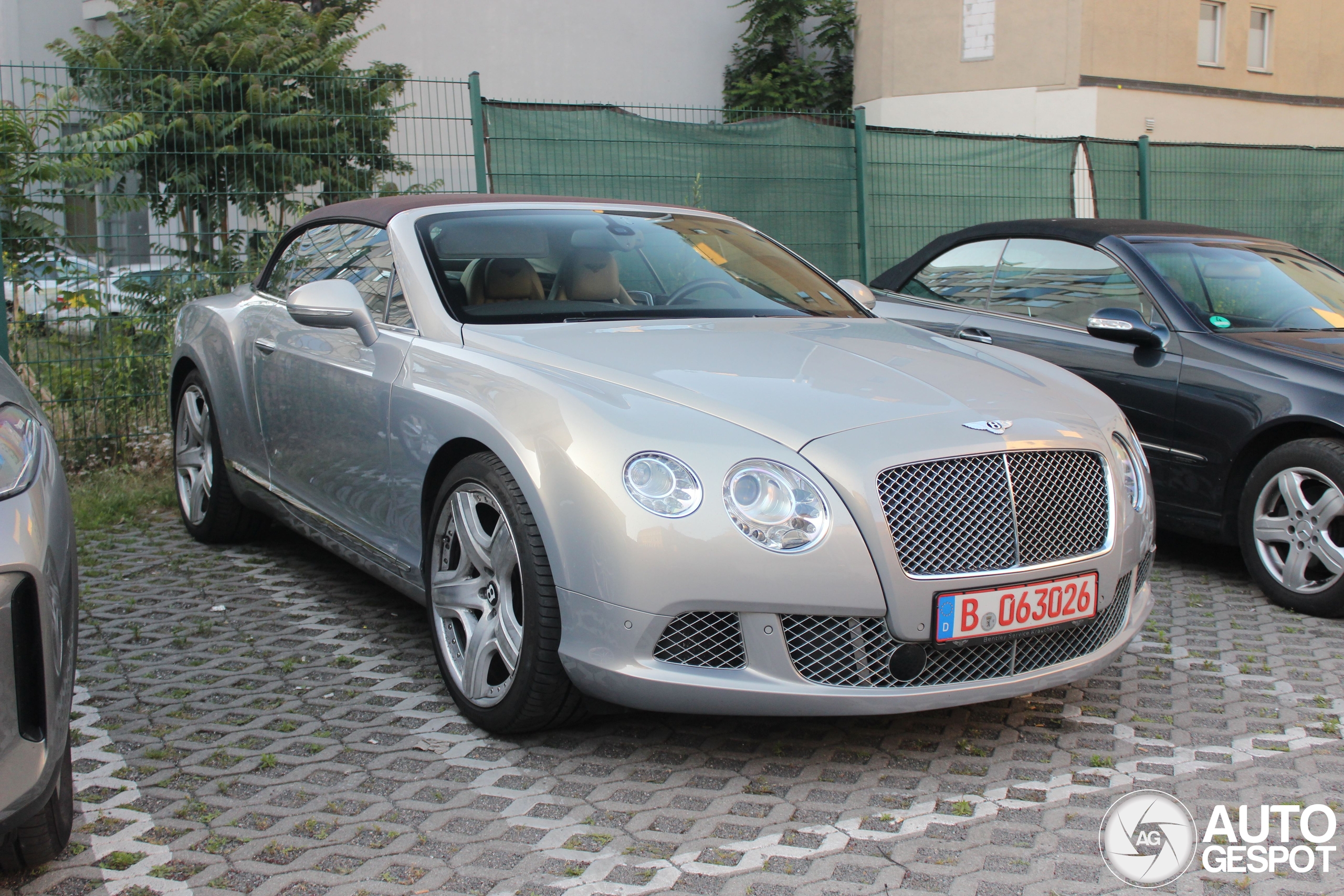 Bentley Continental GTC 2012