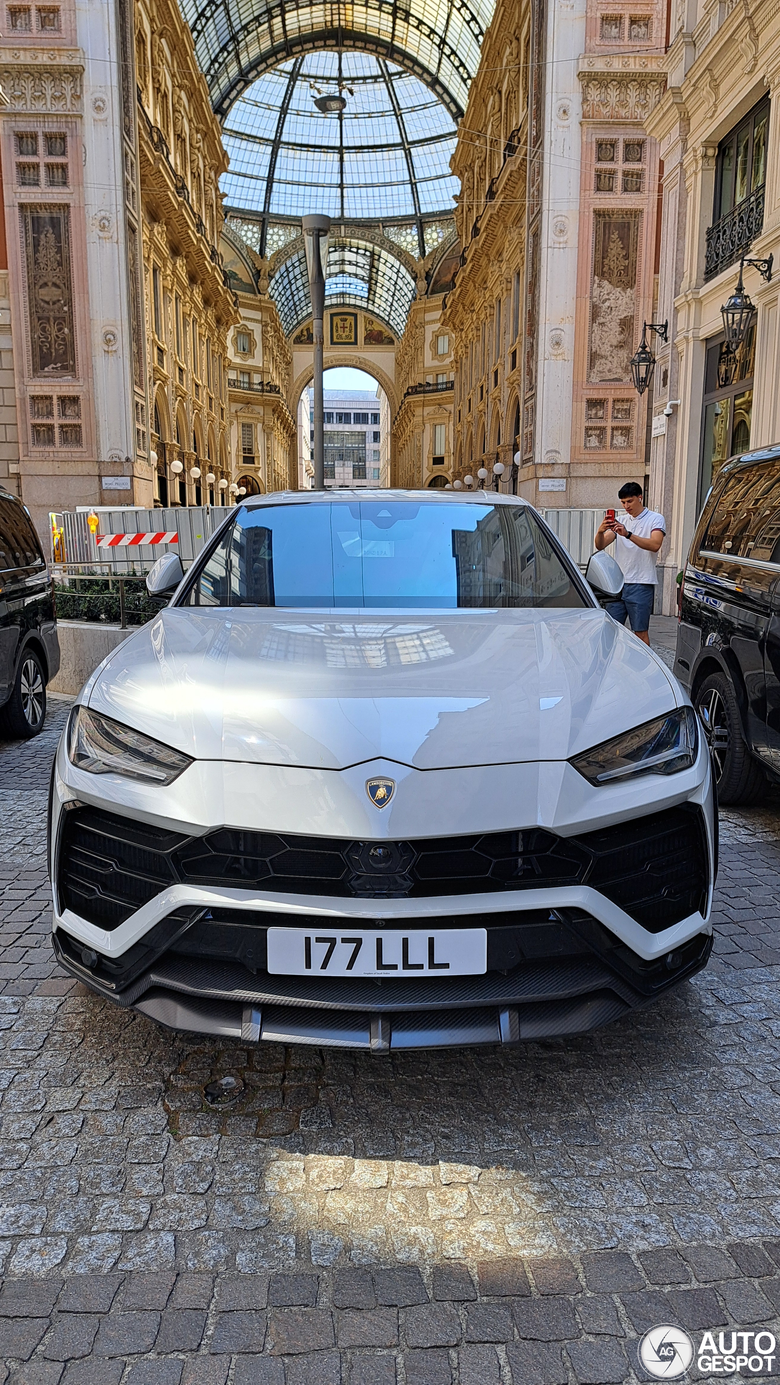 Lamborghini Urus Nero Design