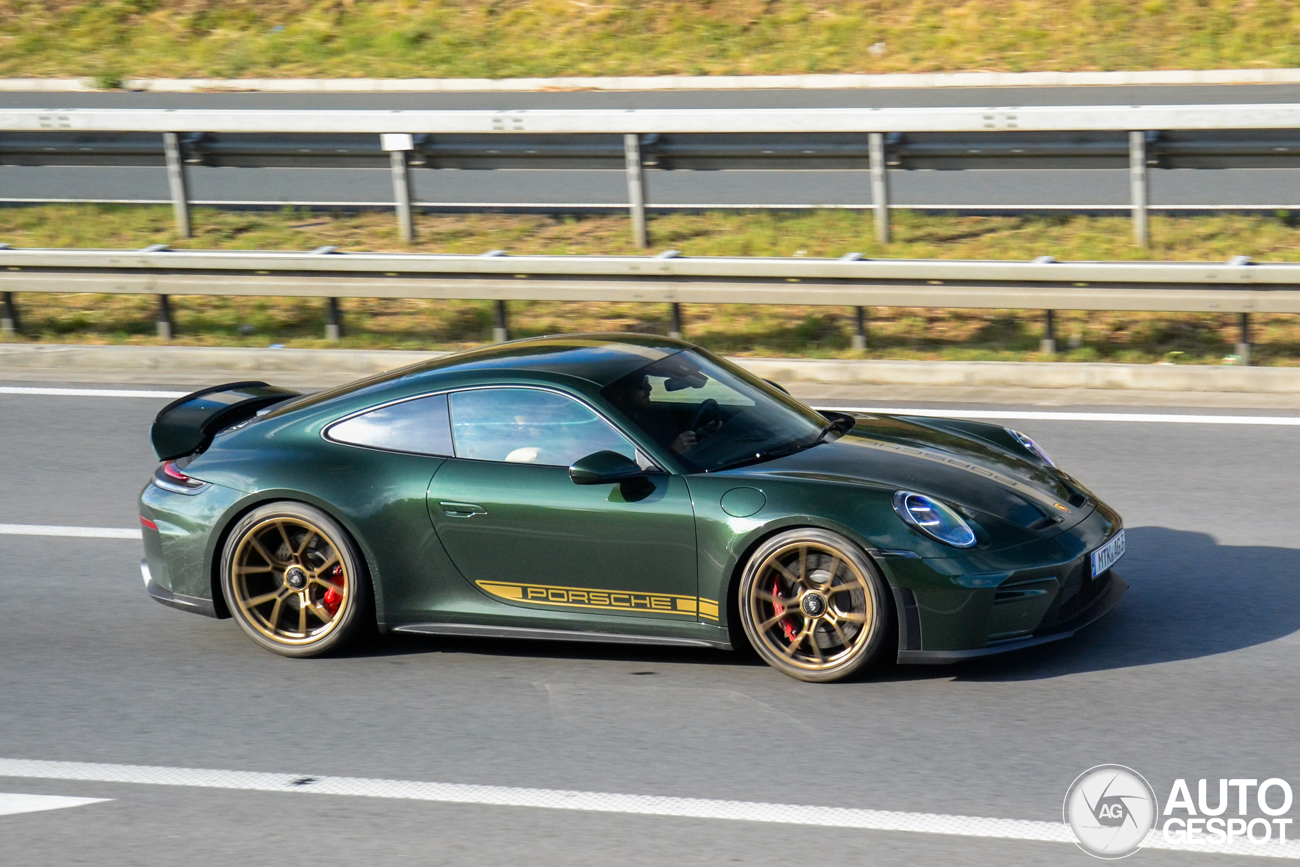 Porsche 992 GT3 Touring MkII