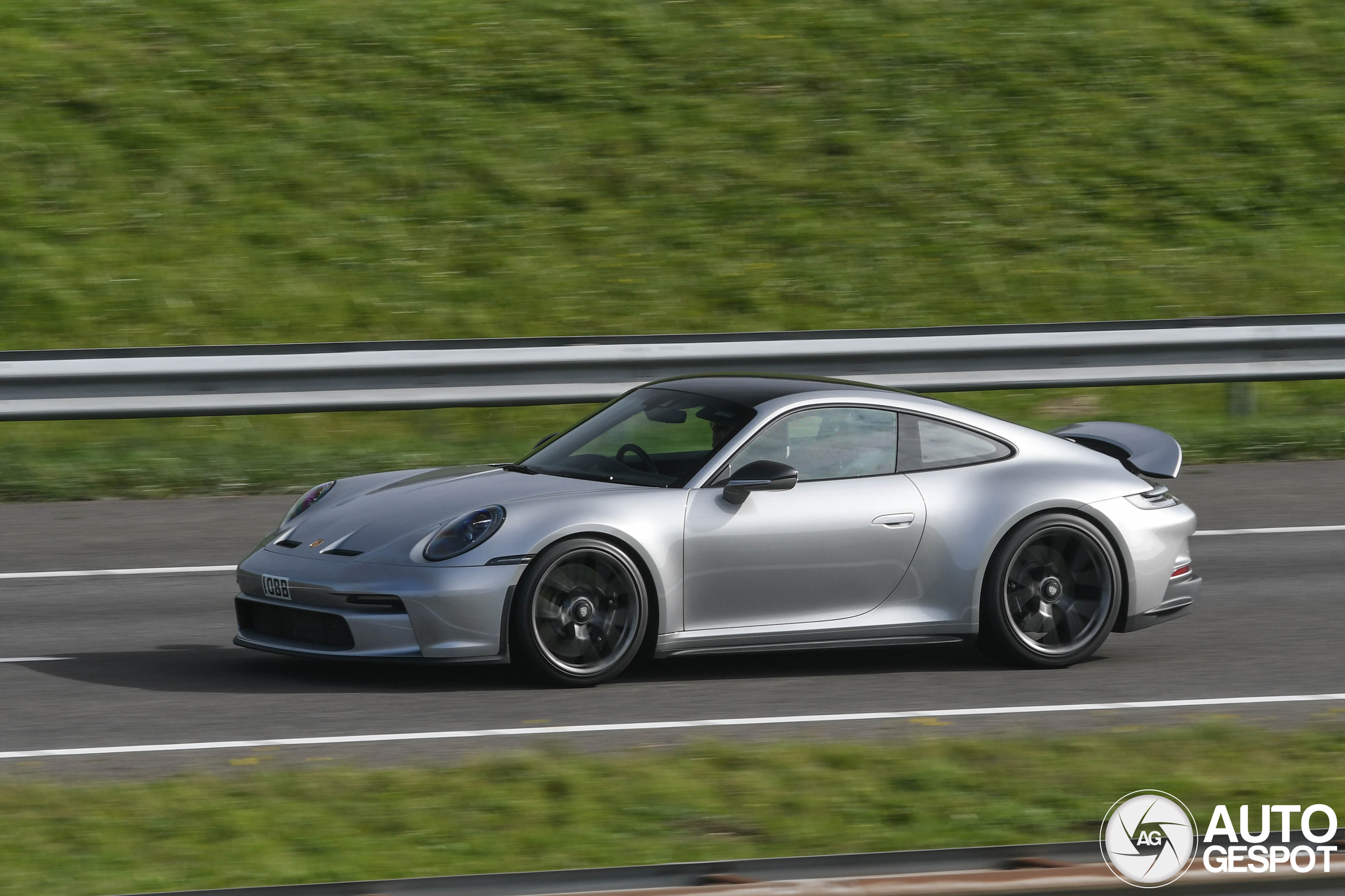 Porsche 992 GT3 Touring