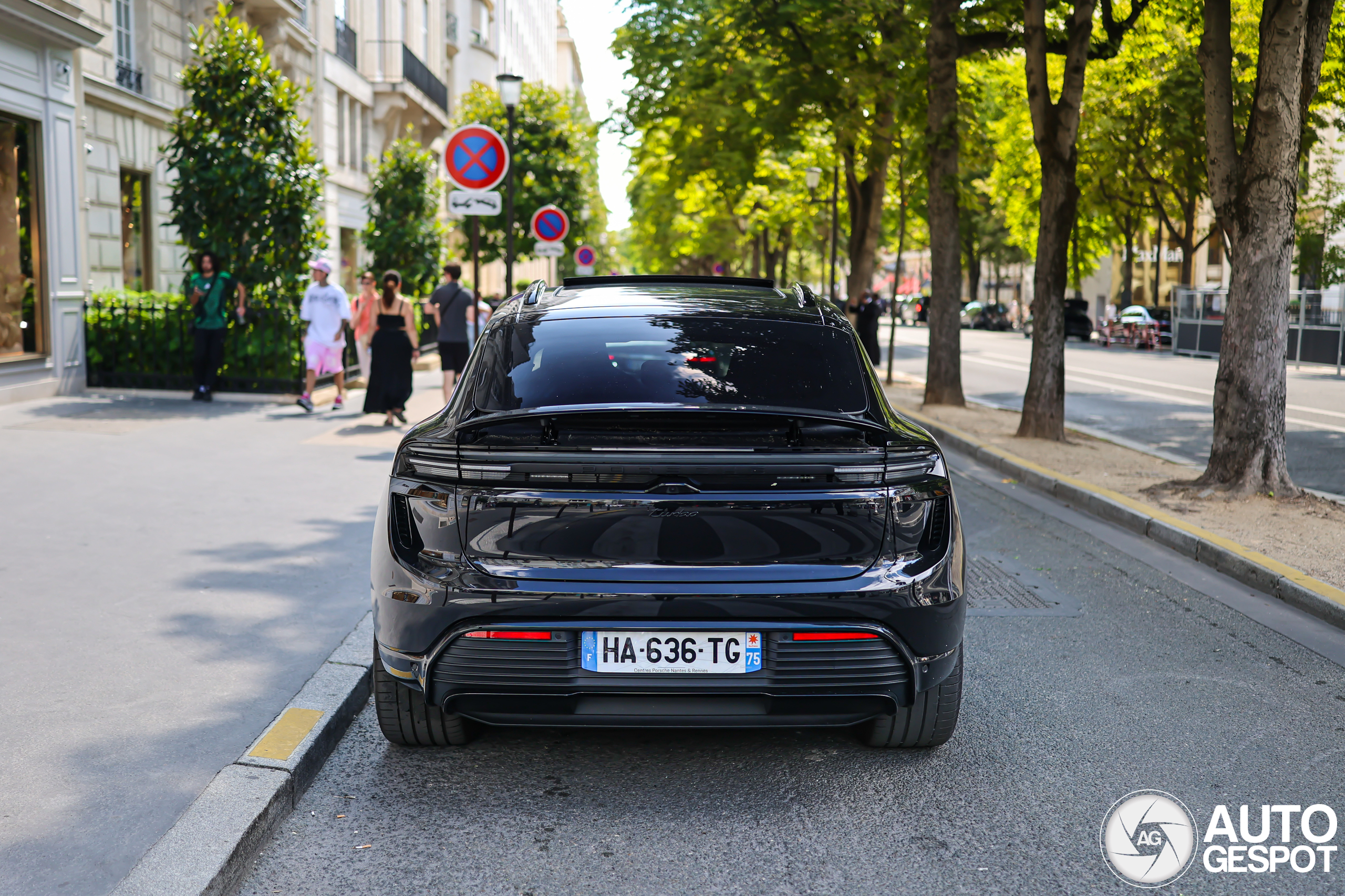 Porsche Macan EV Turbo