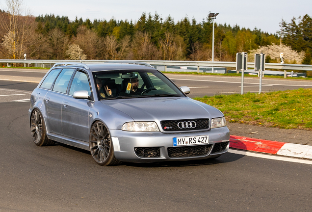 Audi RS4 Avant B5