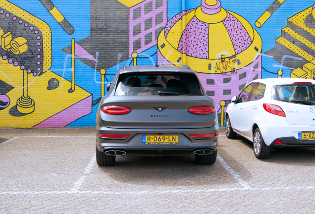 Bentley Bentayga Hybrid 2021