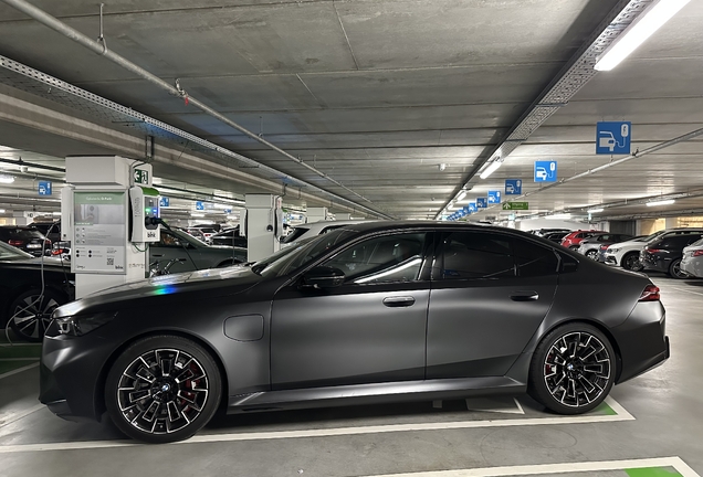 BMW M5 G90