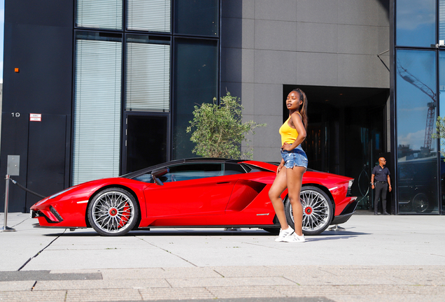 Lamborghini Aventador S LP740-4 Roadster