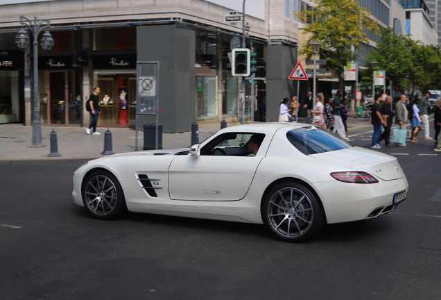 Mercedes-Benz SLS AMG