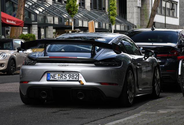 Porsche 718 Cayman GT4 RS Weissach Package Manthey Racing
