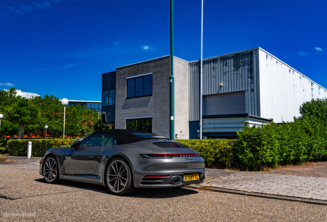 Porsche 992 Carrera 4S Cabriolet