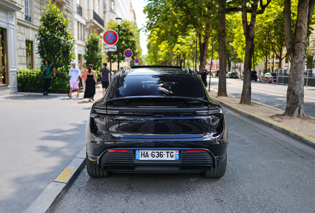 Porsche Macan EV Turbo