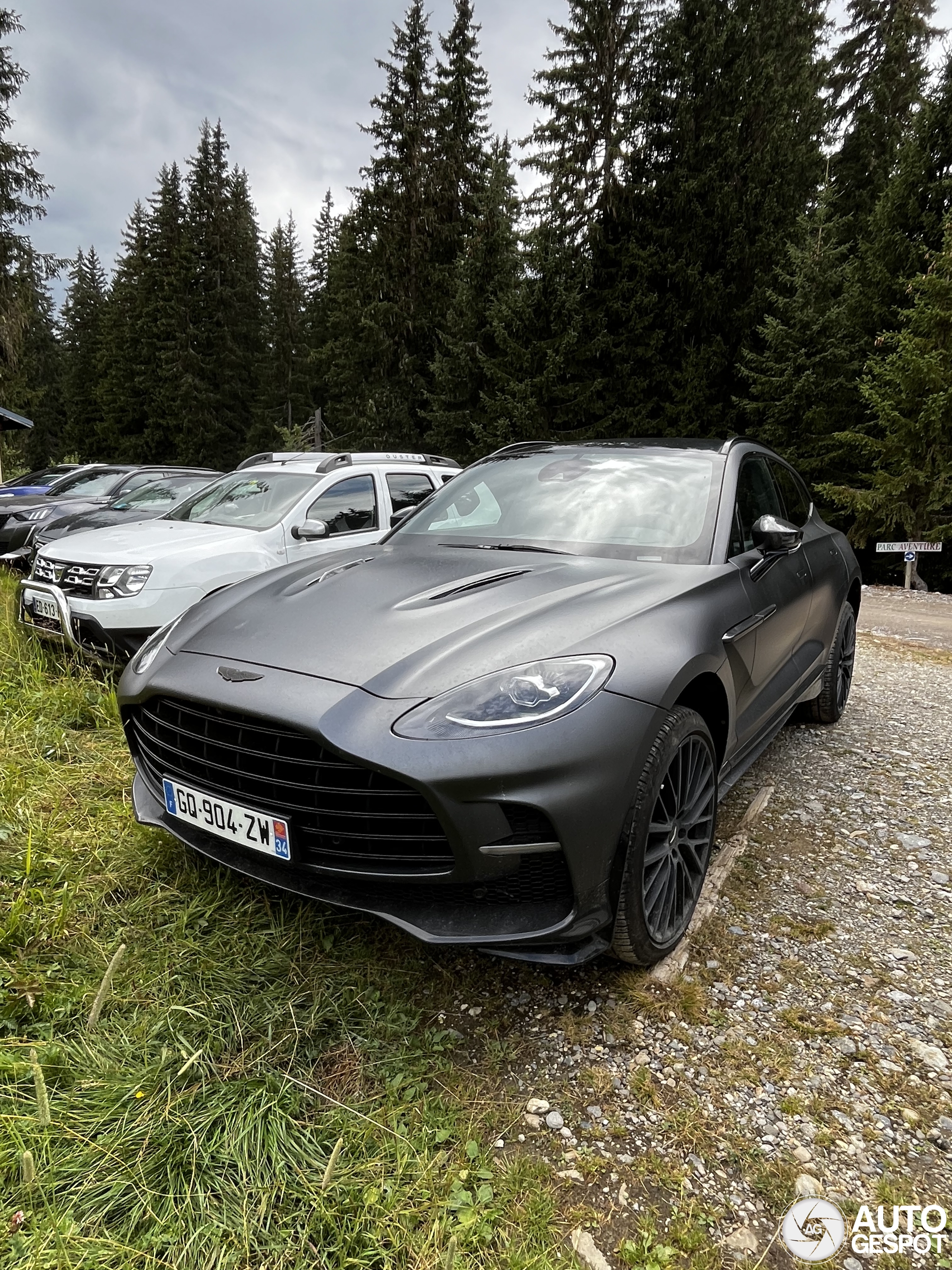 Aston Martin DBX707