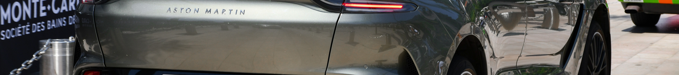 Aston Martin DBX707