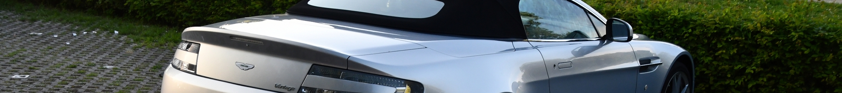 Aston Martin V8 Vantage Roadster