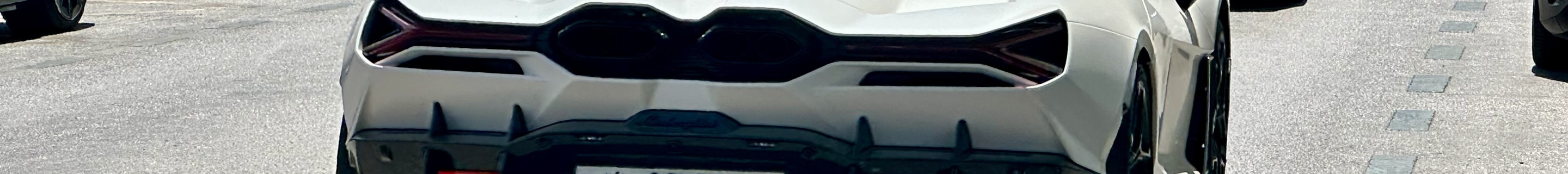 Lamborghini Revuelto