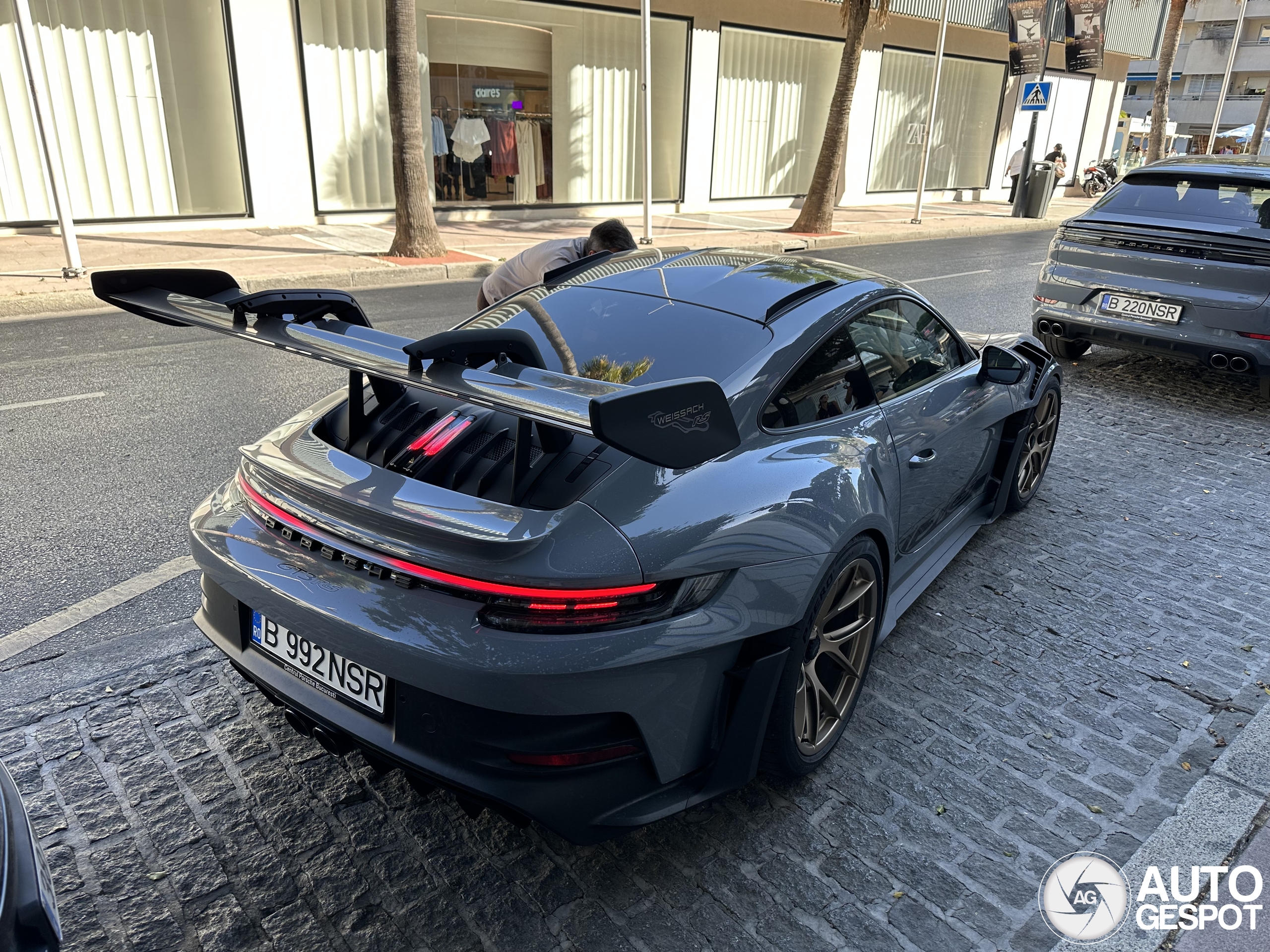 Porsche 992 GT3 RS Weissach Package