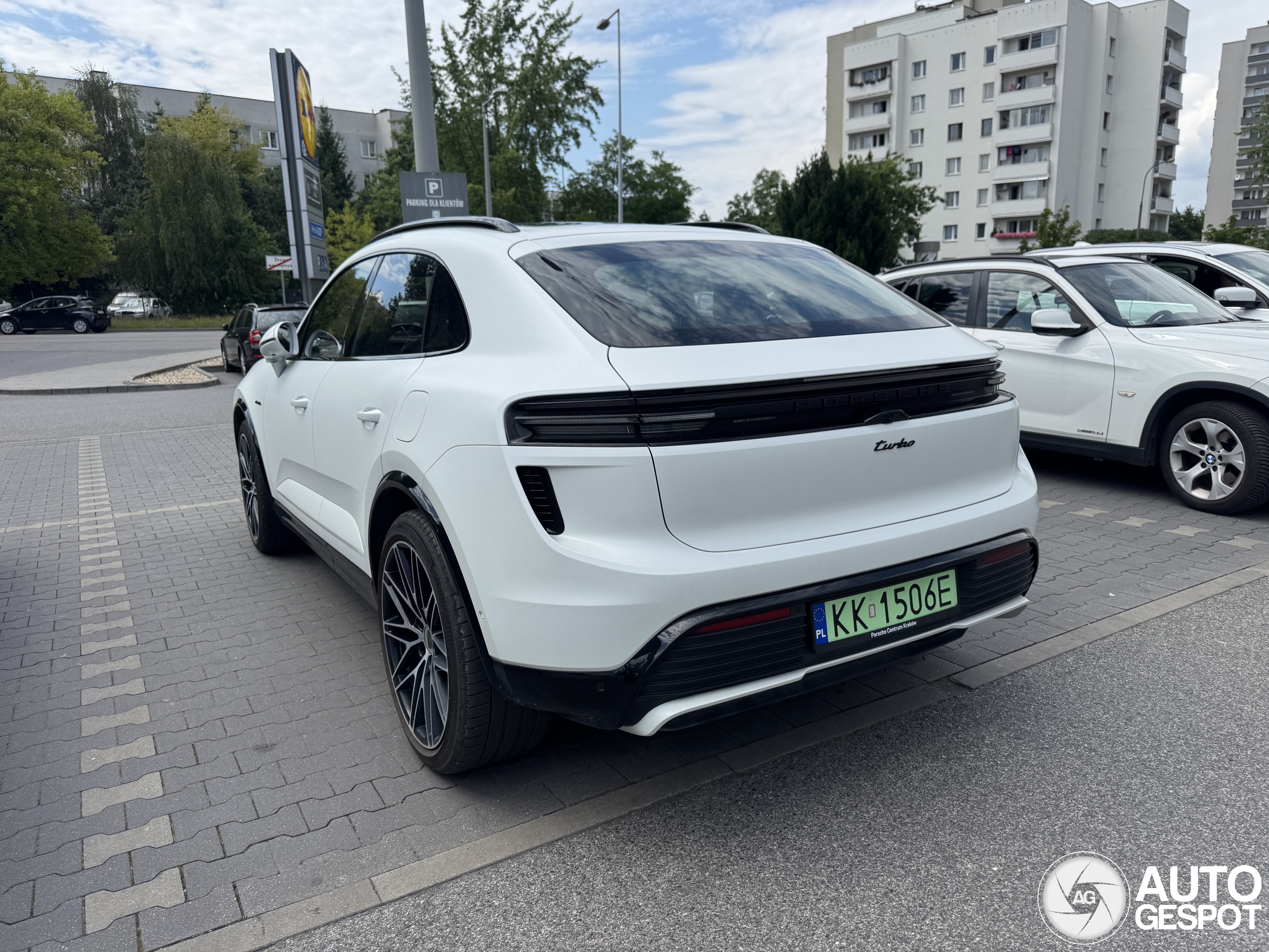 Porsche Macan EV Turbo