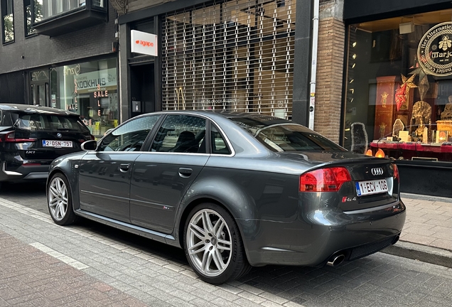Audi RS4 Sedan