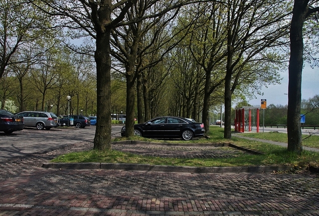 Audi S8 D3