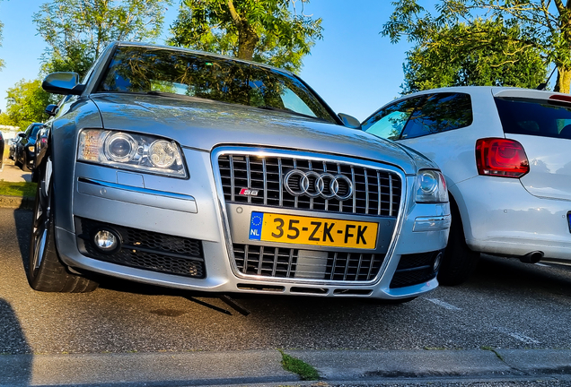 Audi S8 D3