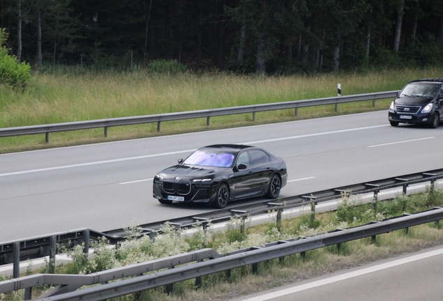 BMW M760e xDrive