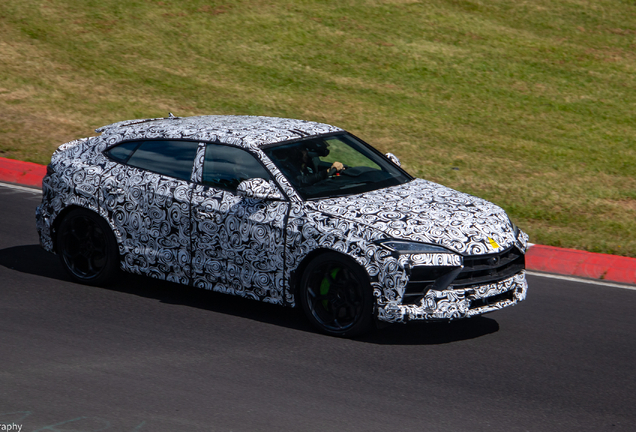 Lamborghini Urus SE Performante