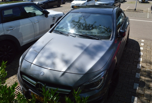 Mercedes-Benz CLA 45 AMG C117