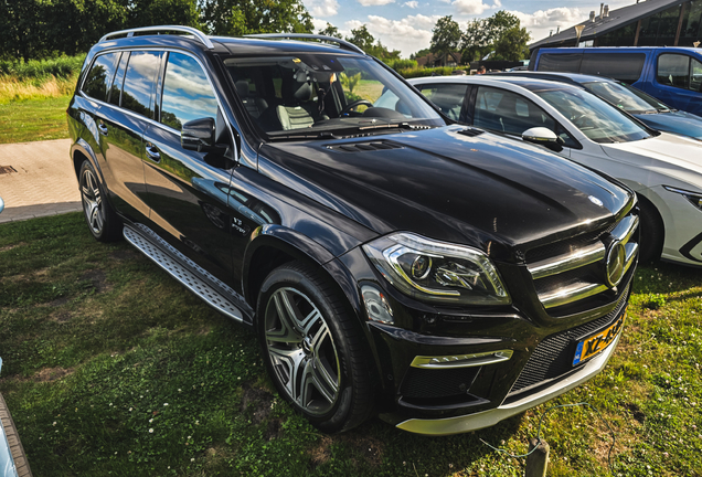 Mercedes-Benz GL 63 AMG X166