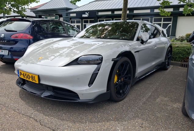 Porsche Taycan Turbo S Cross Turismo