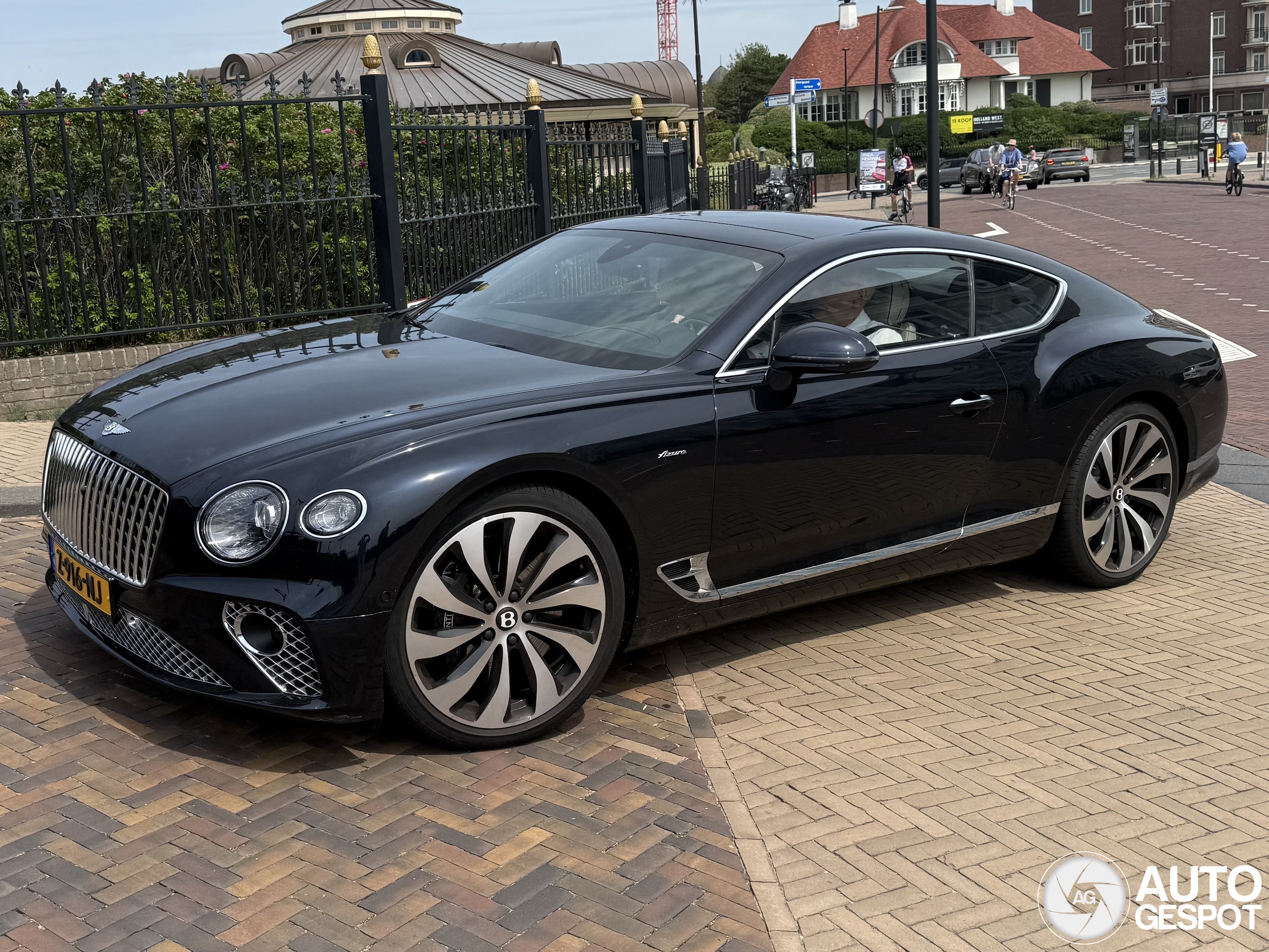Bentley Continental GT V8 Azure 2024