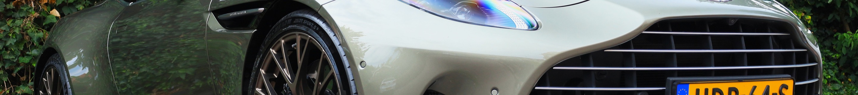 Aston Martin DB12 Volante