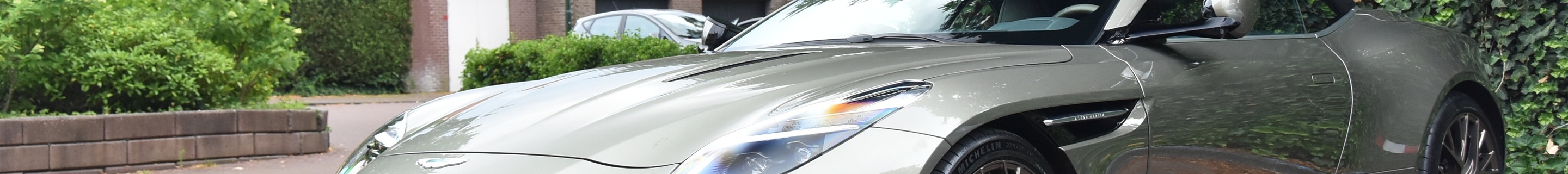 Aston Martin DB12 Volante