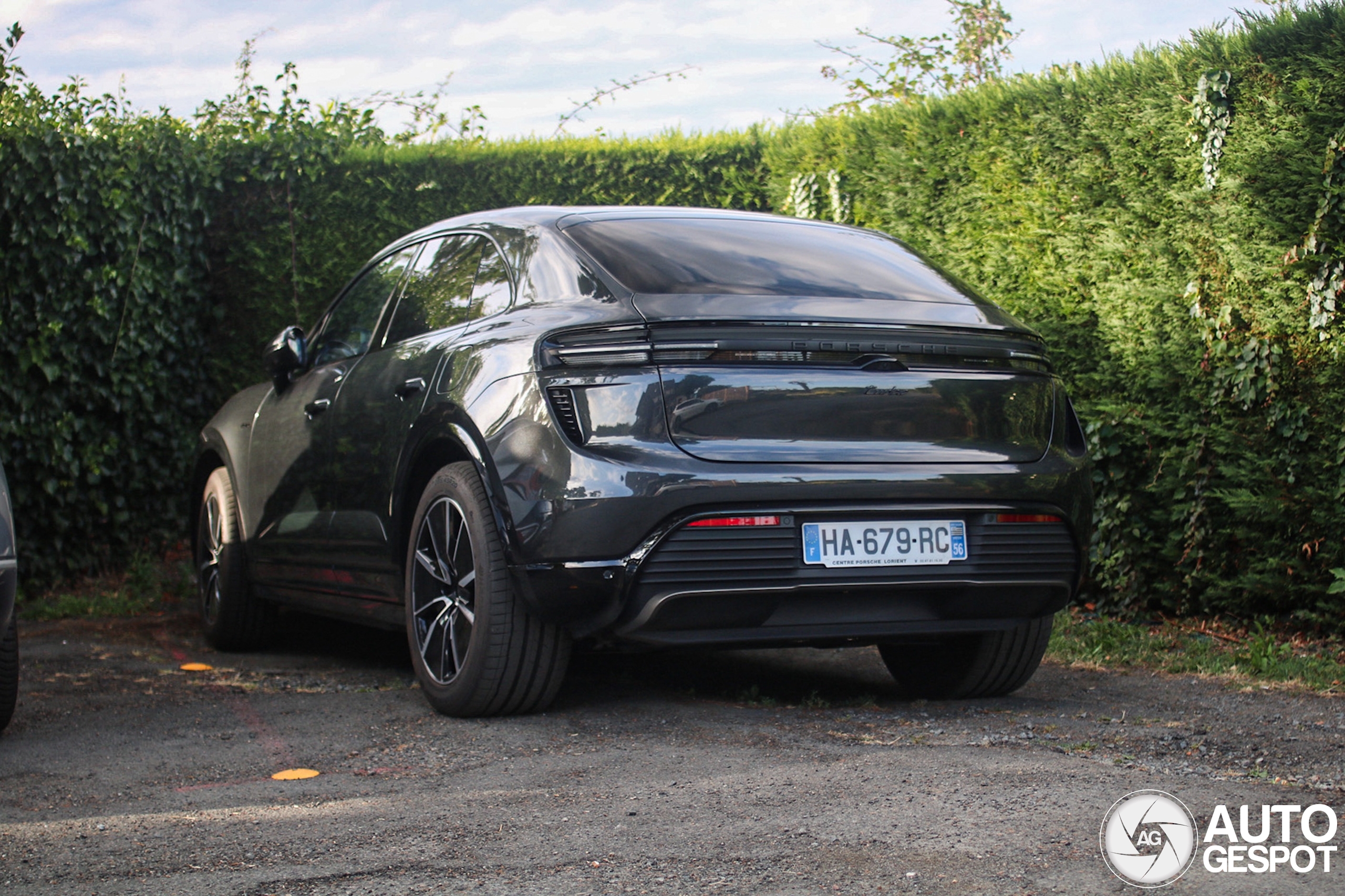 Porsche Macan EV Turbo