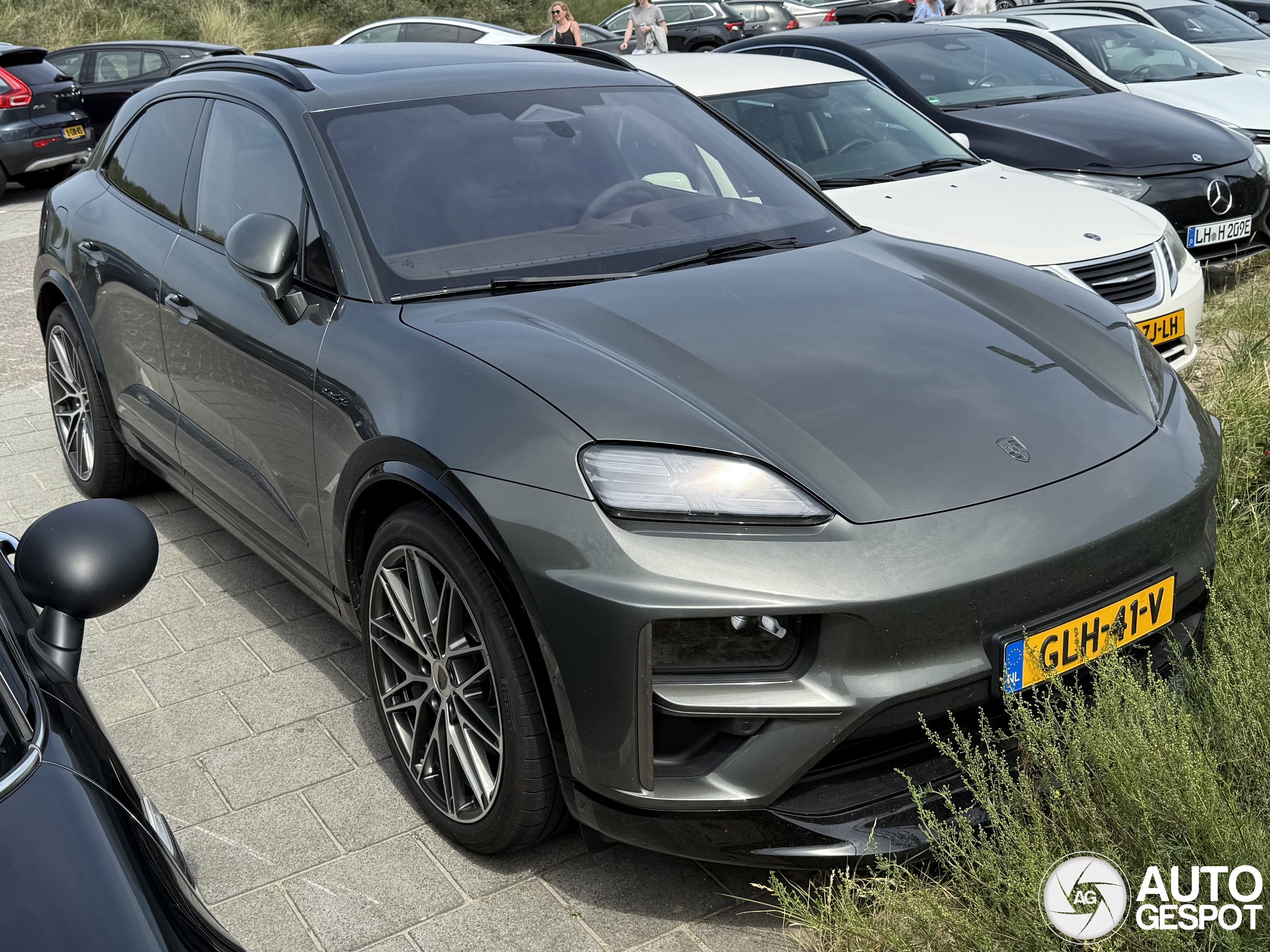 Porsche Macan EV Turbo