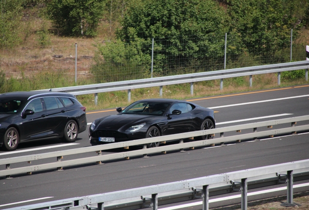 Aston Martin DB11 V8