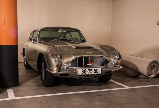 Aston Martin DB6 MKI