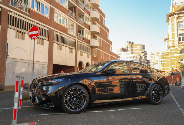 BMW M5 G90