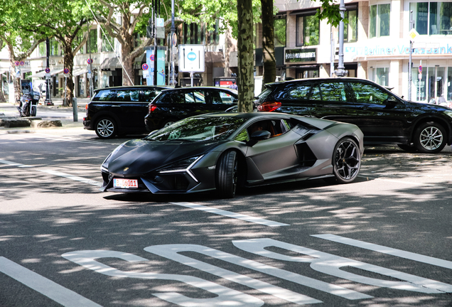 Lamborghini Revuelto