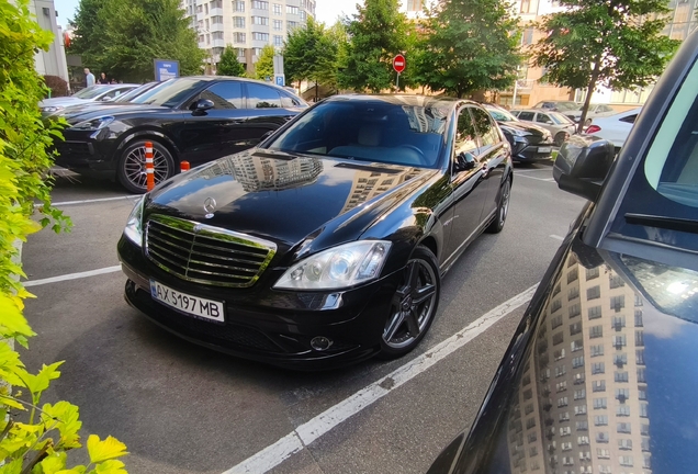 Mercedes-Benz S 65 AMG V221