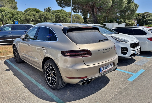 Porsche 95B Macan GTS