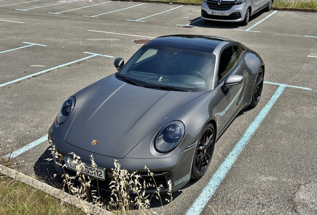 Porsche 992 Carrera 4 GTS