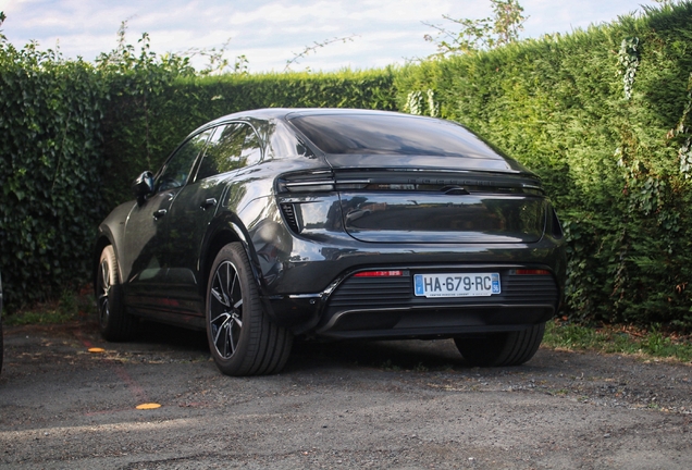 Porsche Macan EV Turbo