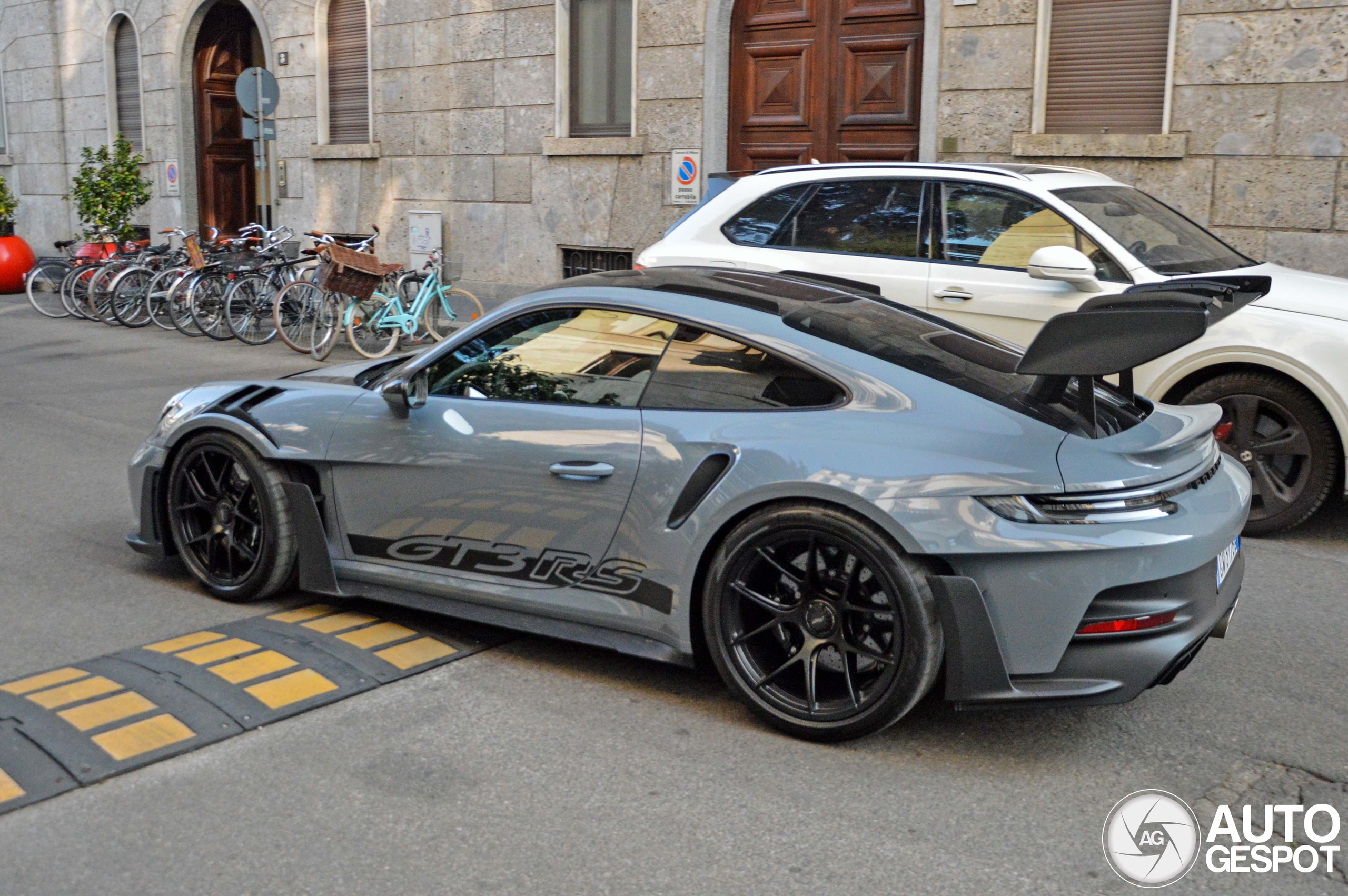Porsche 992 GT3 RS Weissach Package